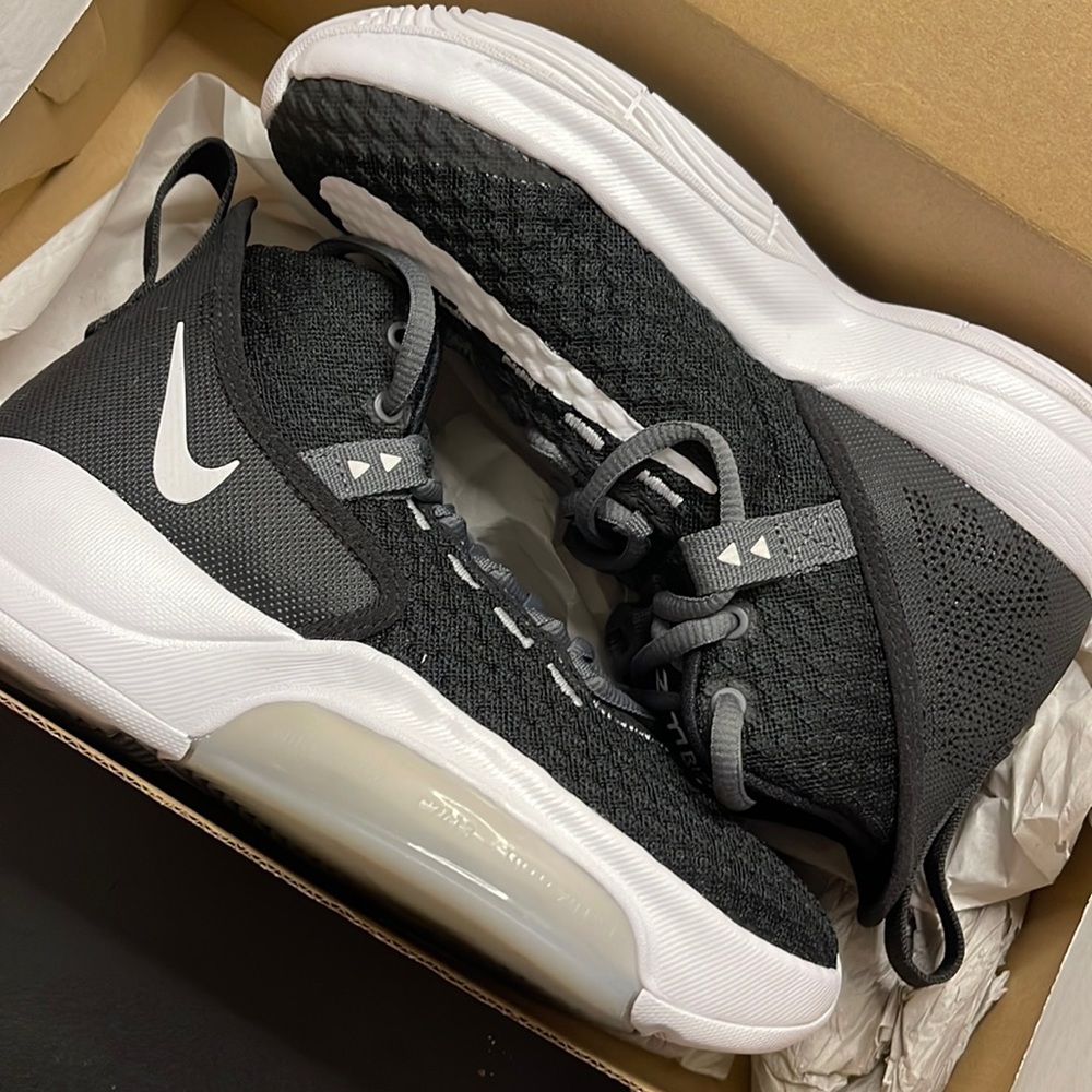 Nike Zoom Rize TB basketball shoe size 3 1/2 women’s